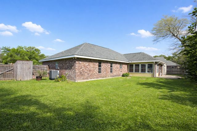 105 Bayou Vista Drive, Thibodaux, LA 70301