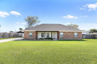 105 Bayou Vista Drive, Thibodaux, LA 70301