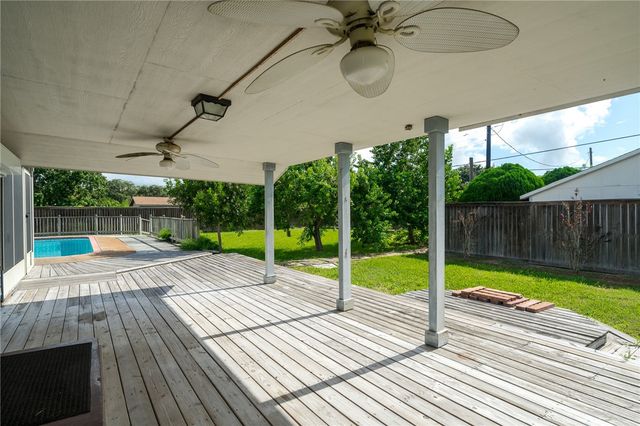 119 N Rife St, Aransas Pass, TX 78336