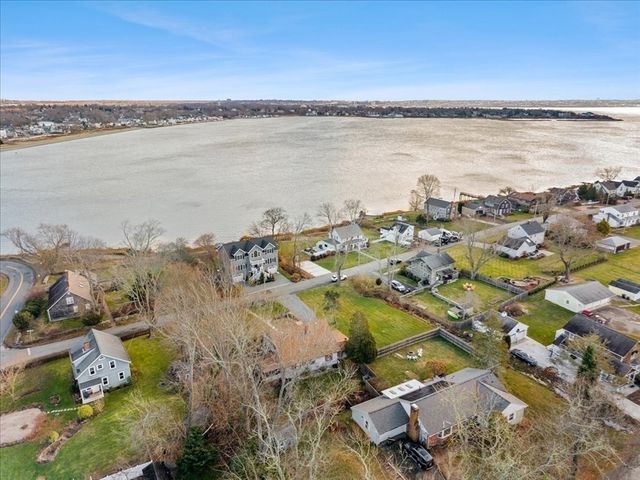 15 Seaview Ave, Swansea, MA 02777