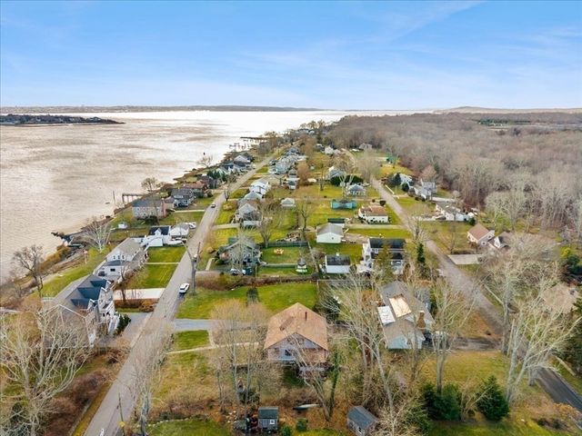 15 Seaview Ave, Swansea, MA 02777