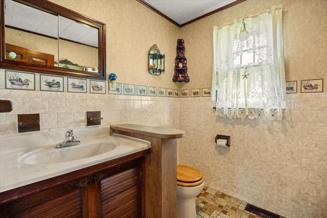 15 Seaview Ave, Swansea, MA 02777