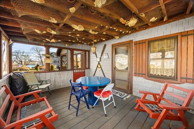 15 Seaview Ave, Swansea, MA 02777