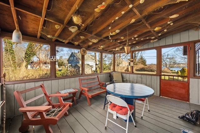 15 Seaview Ave, Swansea, MA 02777