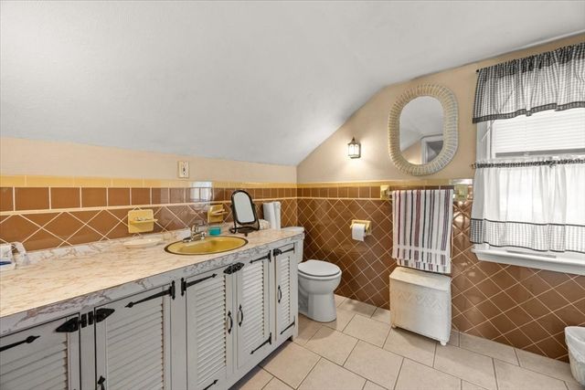 15 Seaview Ave, Swansea, MA 02777