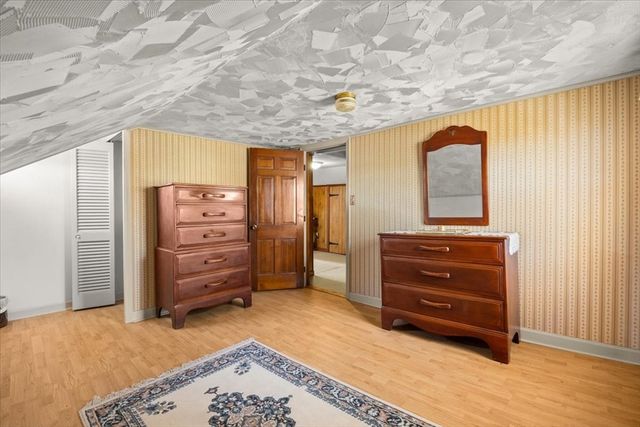 15 Seaview Ave, Swansea, MA 02777