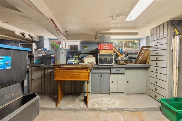 15 Seaview Ave, Swansea, MA 02777