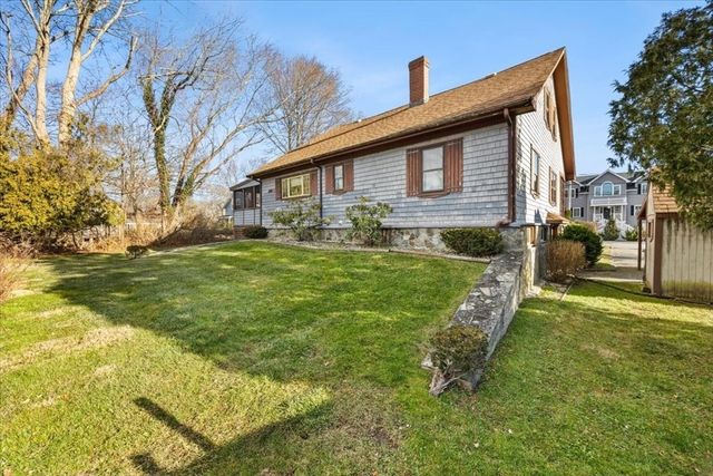 15 Seaview Ave, Swansea, MA 02777