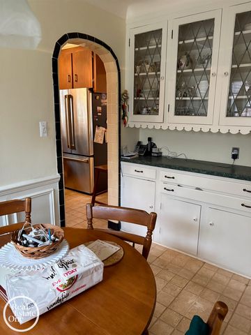 1150 Buckingham Drive, Grosse Pointe, MI 48230