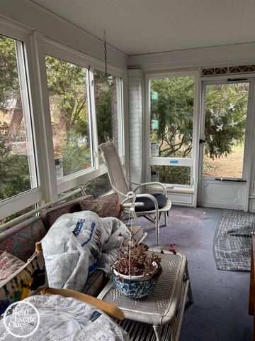 1150 Buckingham Drive, Grosse Pointe, MI 48230