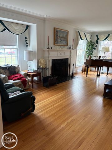 1150 Buckingham Drive, Grosse Pointe, MI 48230