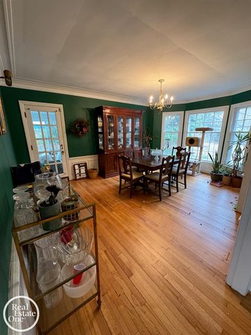 1150 Buckingham Drive, Grosse Pointe, MI 48230