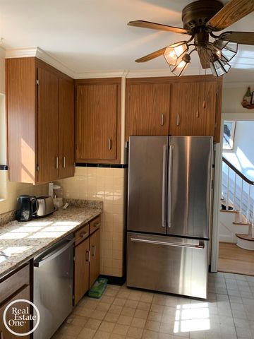 1150 Buckingham Drive, Grosse Pointe, MI 48230