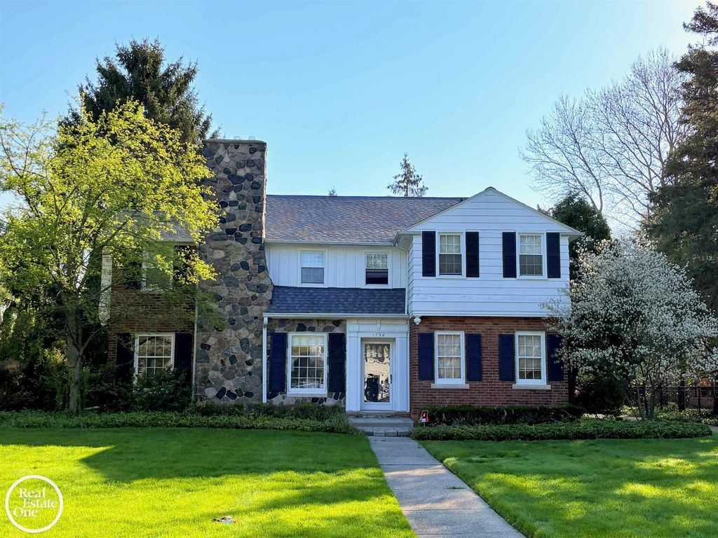 1150 Buckingham Drive, Grosse Pointe, MI 48230
