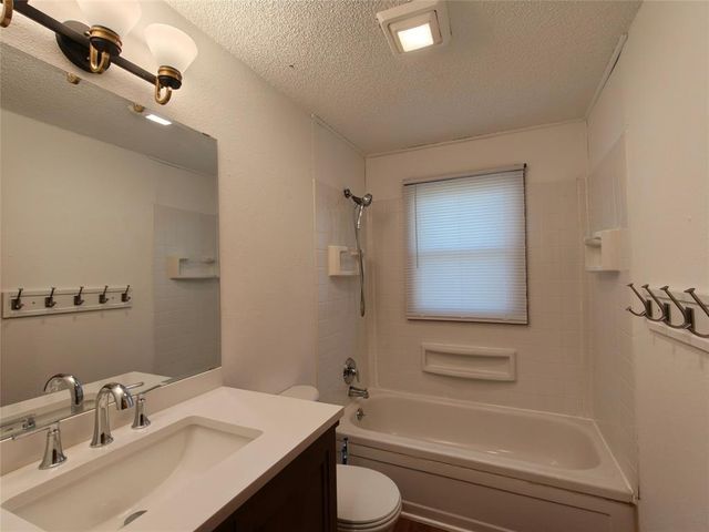 2212 Bartlett Avenue, Altoona, WI 54720