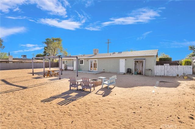 12696 Kiowa Road, Apple Valley, CA 92308
