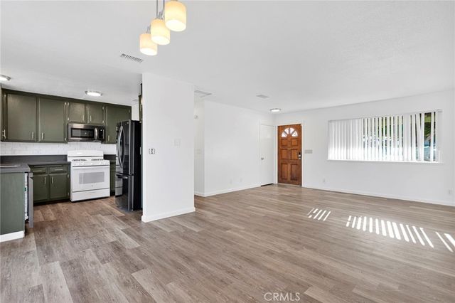 12696 Kiowa Road, Apple Valley, CA 92308