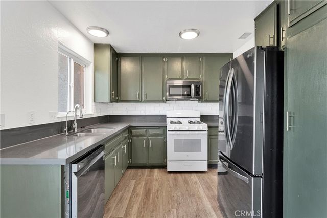 12696 Kiowa Road, Apple Valley, CA 92308