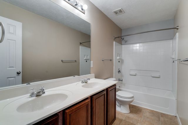 1053 Gannett Rd, Hendersonville, TN 37075