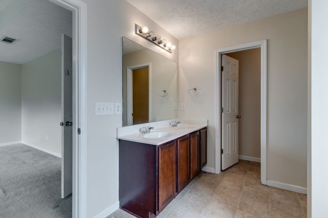 1053 Gannett Rd, Hendersonville, TN 37075