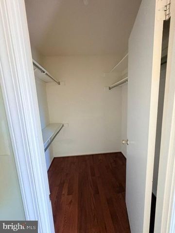 10252 FRIENDSHIP CT, Fairfax, VA 22032