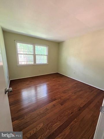 10252 FRIENDSHIP CT, Fairfax, VA 22032