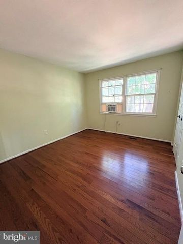 10252 FRIENDSHIP CT, Fairfax, VA 22032