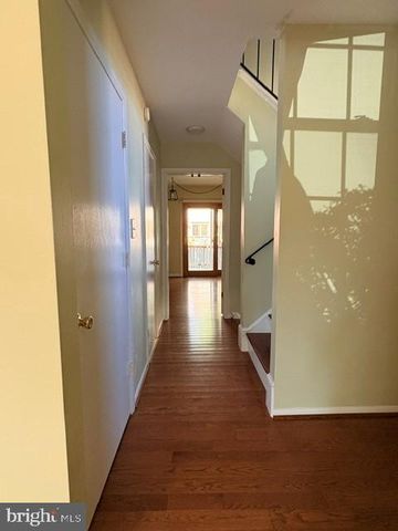 10252 FRIENDSHIP CT, Fairfax, VA 22032