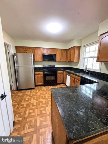 10252 FRIENDSHIP CT, Fairfax, VA 22032