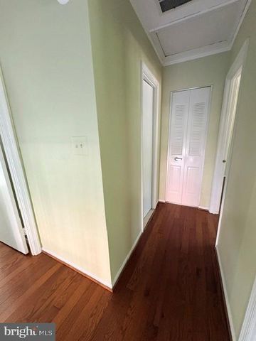 10252 FRIENDSHIP CT, Fairfax, VA 22032