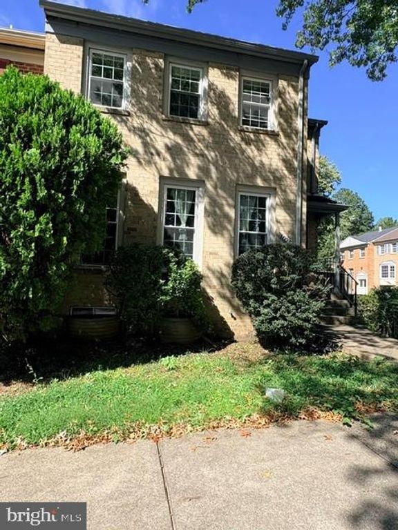 10252 FRIENDSHIP CT, Fairfax, VA 22032