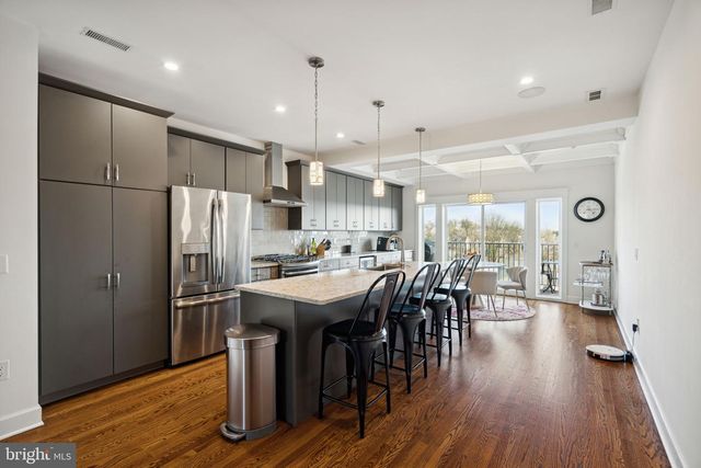 325 WRIGHT ST, Philadelphia, PA 19128