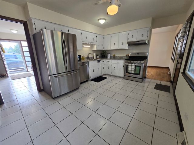 7014 Wilcox Avenue, Darien, IL 60561