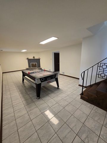 7014 Wilcox Avenue, Darien, IL 60561