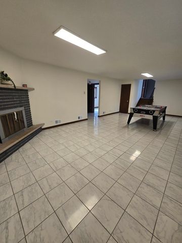7014 Wilcox Avenue, Darien, IL 60561