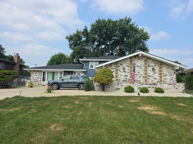 7014 Wilcox Avenue, Darien, IL 60561