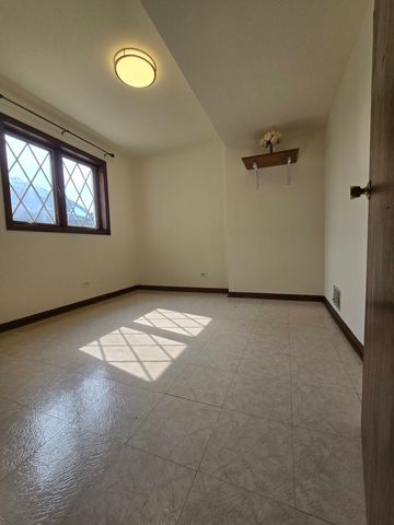 7014 Wilcox Avenue, Darien, IL 60561