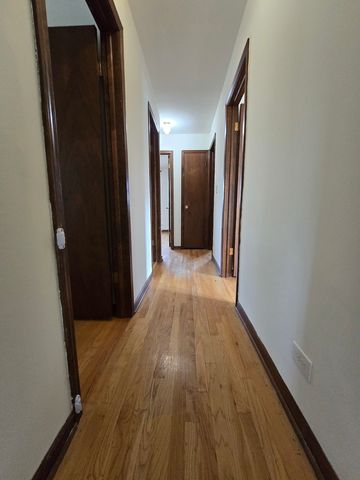 7014 Wilcox Avenue, Darien, IL 60561