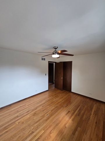 7014 Wilcox Avenue, Darien, IL 60561