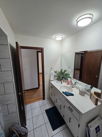 7014 Wilcox Avenue, Darien, IL 60561