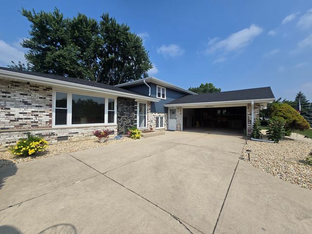 7014 Wilcox Avenue, Darien, IL 60561