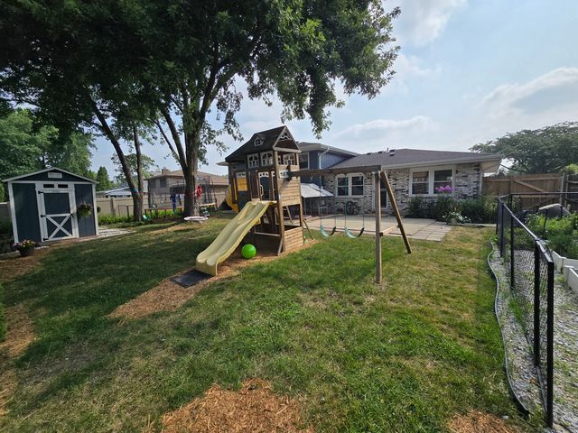 7014 Wilcox Avenue, Darien, IL 60561