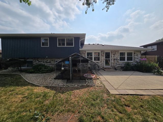 7014 Wilcox Avenue, Darien, IL 60561