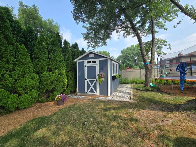 7014 Wilcox Avenue, Darien, IL 60561