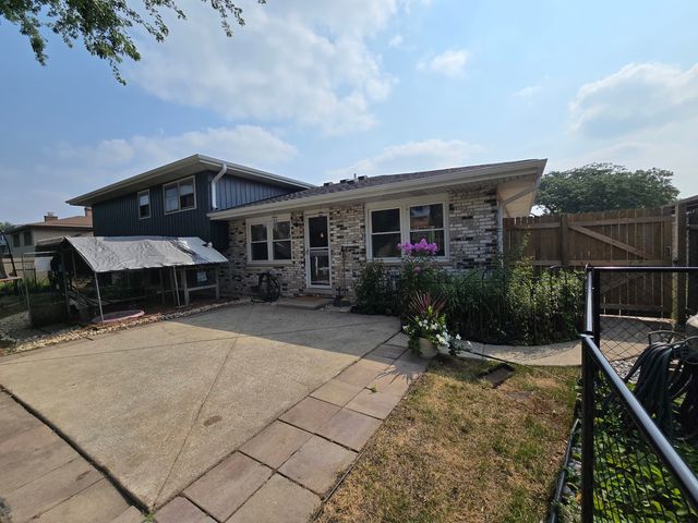 7014 Wilcox Avenue, Darien, IL 60561