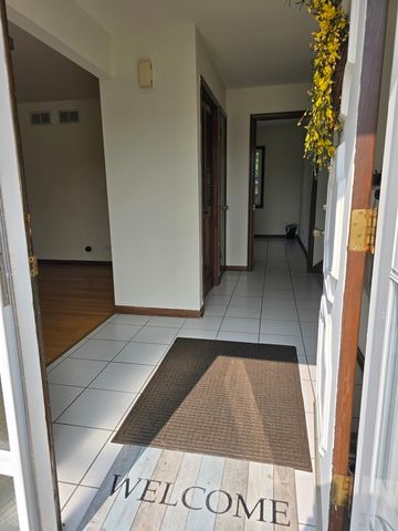 7014 Wilcox Avenue, Darien, IL 60561