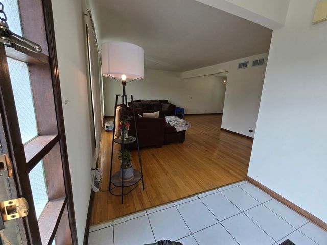 7014 Wilcox Avenue, Darien, IL 60561