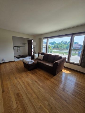 7014 Wilcox Avenue, Darien, IL 60561
