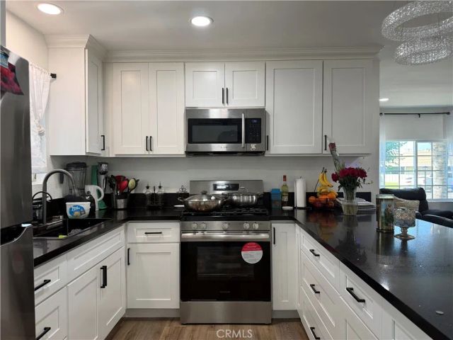 227 Palos Verdes, Santa Ana, CA 92704