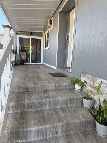 227 Palos Verdes, Santa Ana, CA 92704